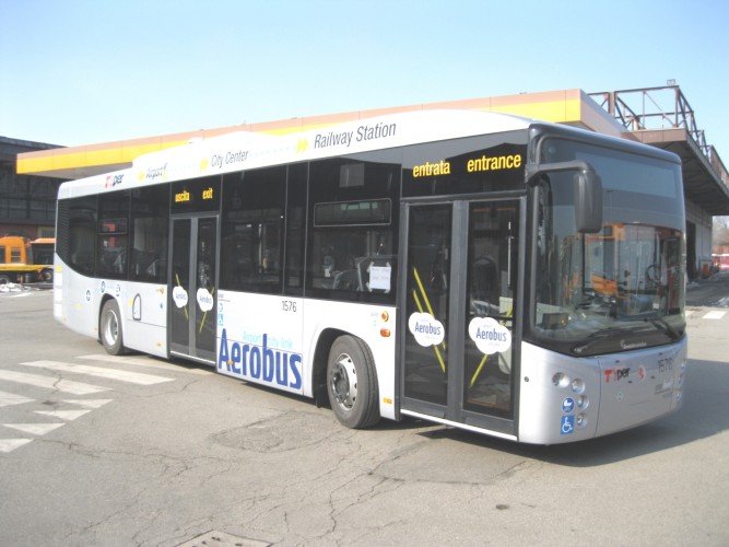 Il BLQ, l'aerobus che collega la stazione di Bologna con l'aeroporto Marconi