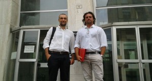 Andrea Bertani e Alberto Papperi dopo la consegna dell'esposto