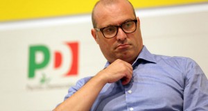 Bonaccini deve chiarire la sua posizione sui rapporti con il sindaco di Ischia coinvolto nello scandalo Cpl