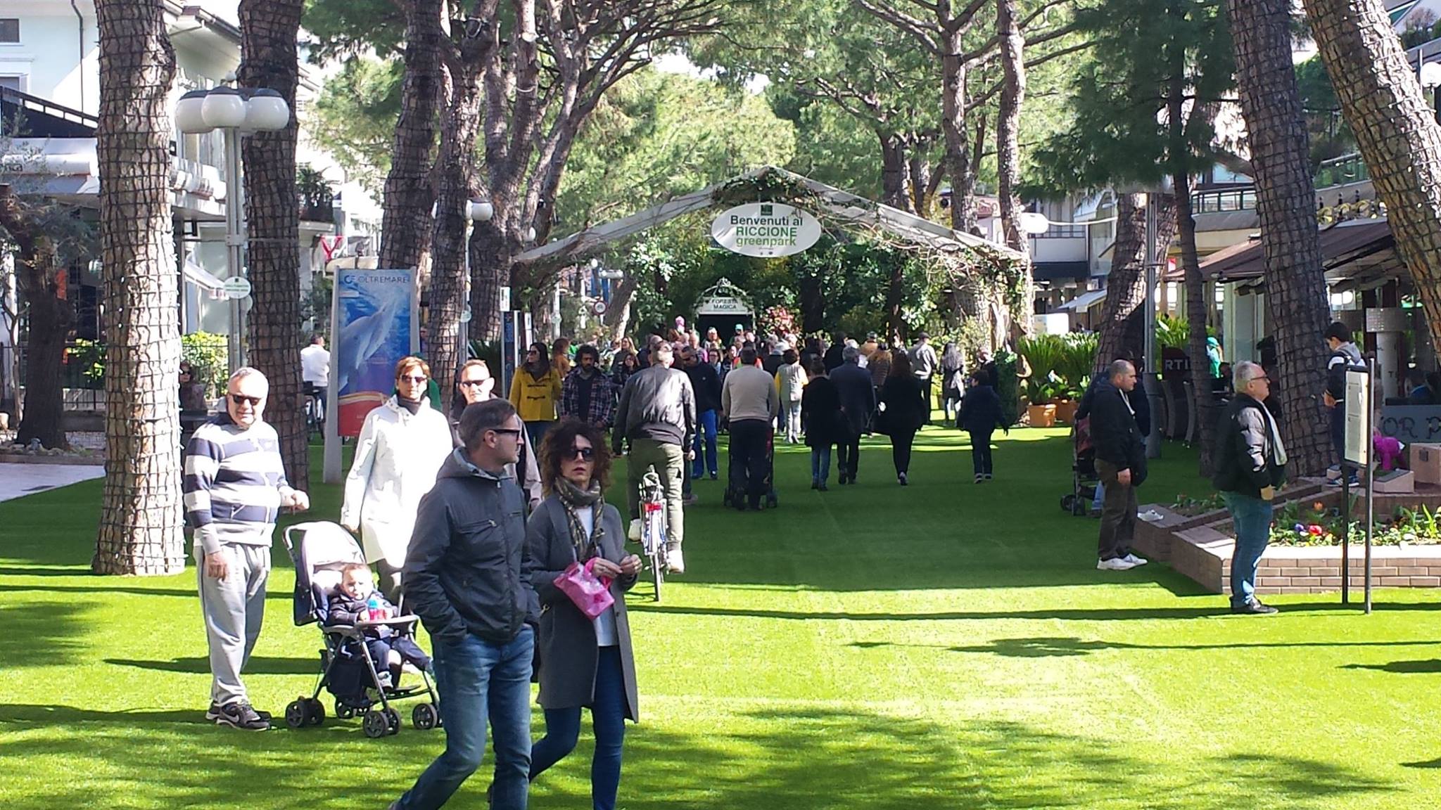 Il Comune ha speso 46.500 euro per il noleggio del prato verde sintetico