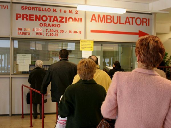 L'assessore Venturi ha annunciato un piano per la riduzione delle liste d'attesa, ma solo sui giornali.
