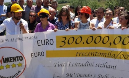 L'assegno simbolico compilato dai parlamentari dell'Ars