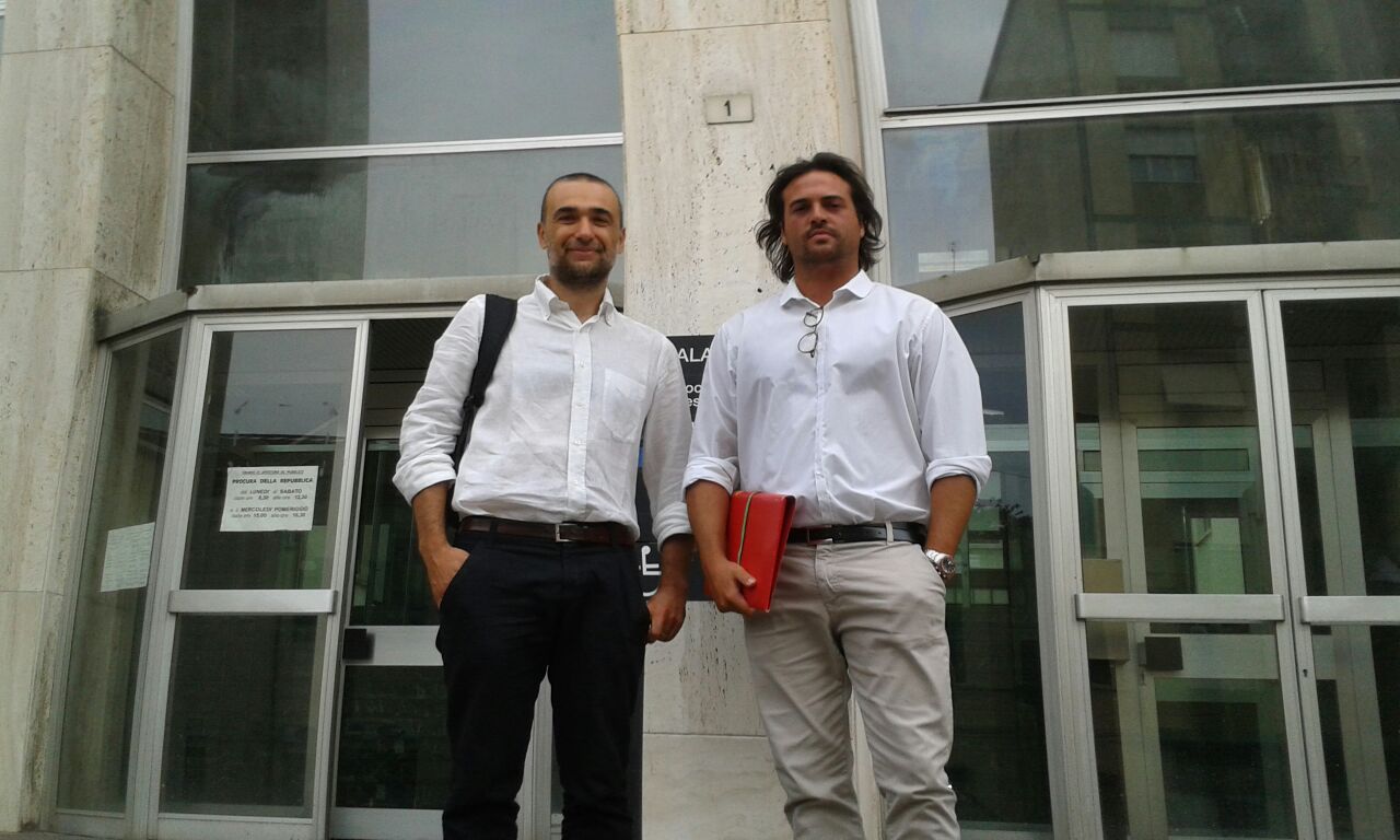 Andrea Bertani e Alberto Papperi dopo la consegna dell'esposto
