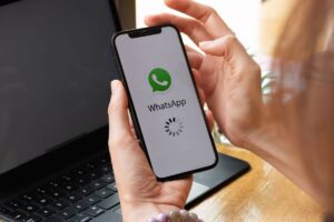 WhatsApp aperto e in caricamento