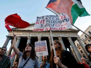 persone che manifestano per la Palestina