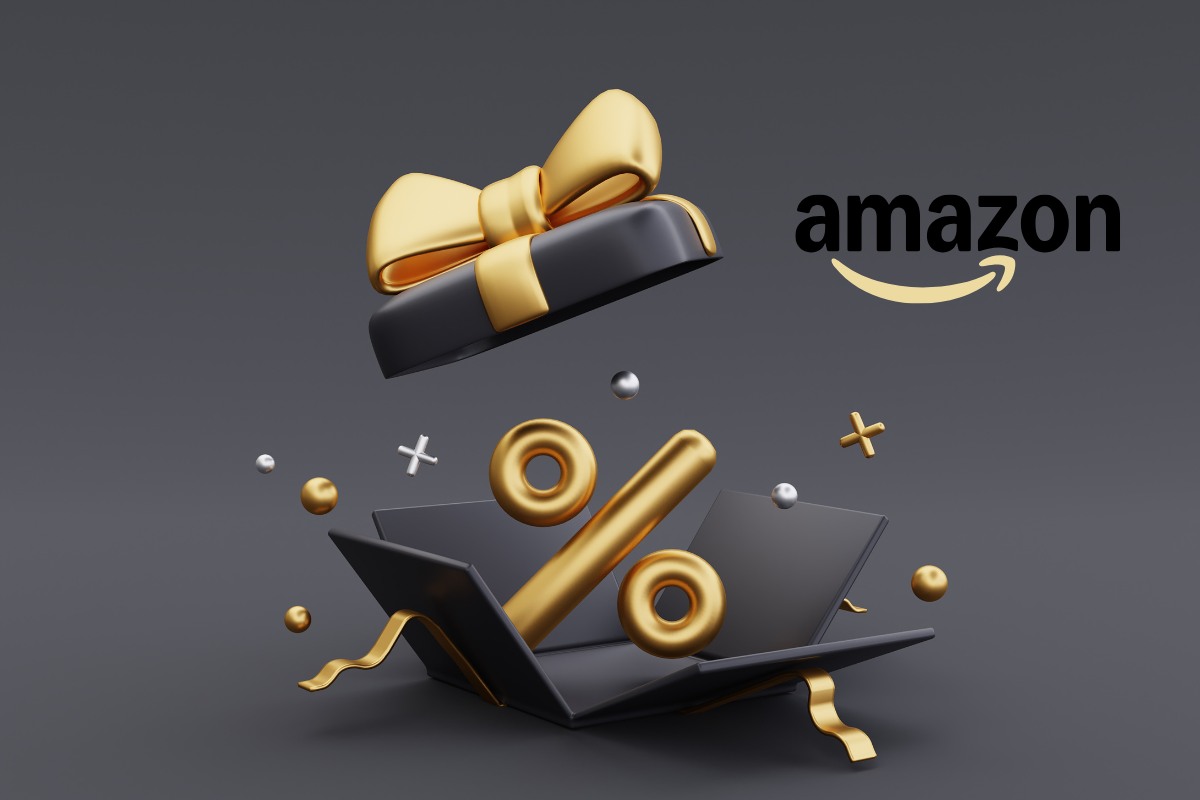 Pacco regalo con il simbolo percentuale sconto e slogo Amazon