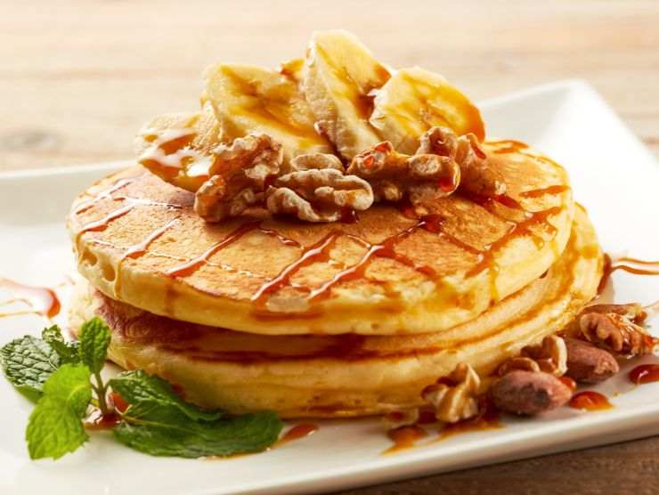 pancake con noci e banana