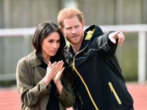 Meghan e Harry vicini, Harry indica qualcuno