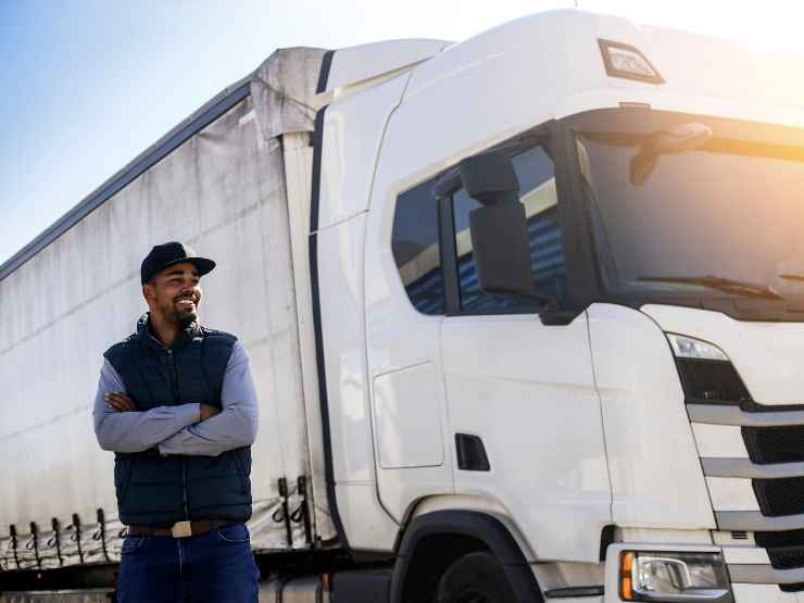 L'autista di un camion, ok Bonus Patente 2025