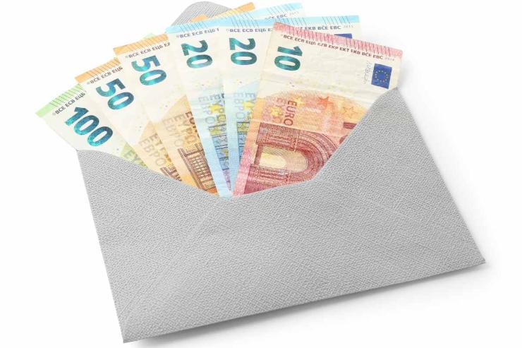 busta con banconote euro all'interno