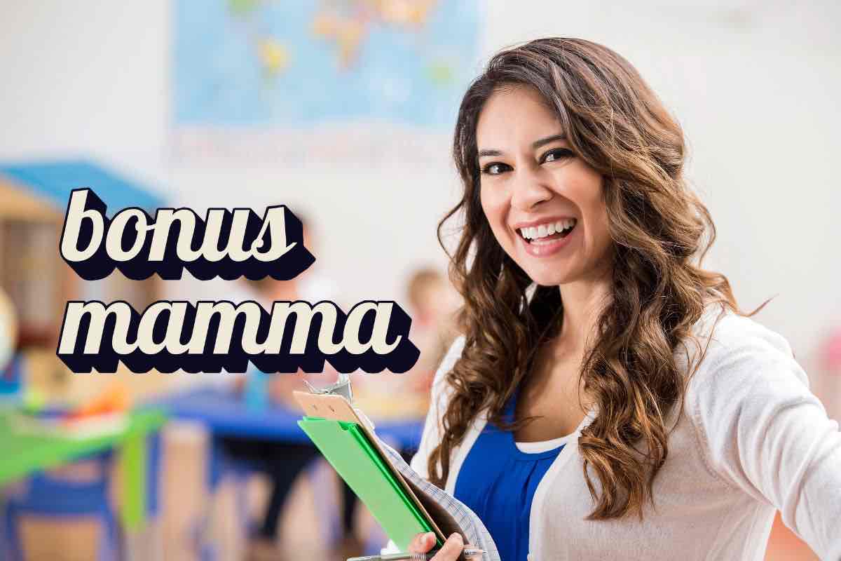 Docente sorridente con scritta "bonus mamma"