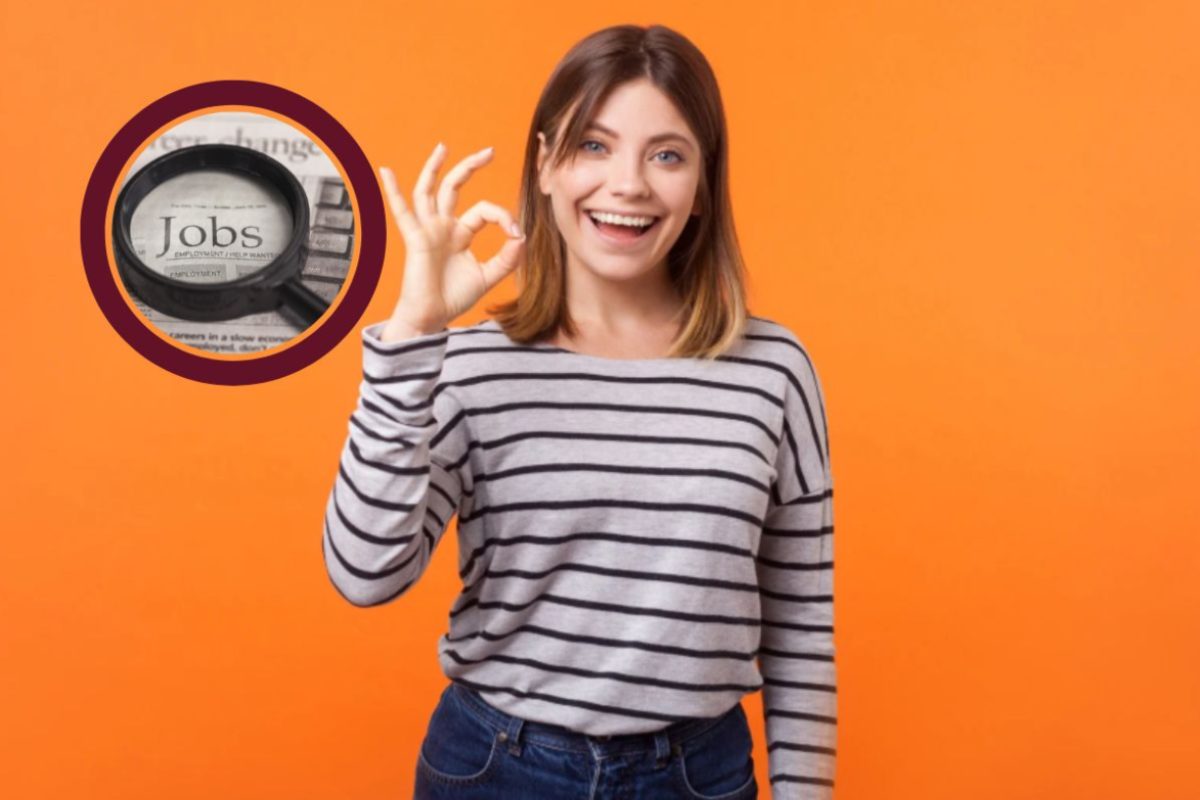 donna che sorride e fa ok con le dita e nel riquadro degli annunci di lavoro