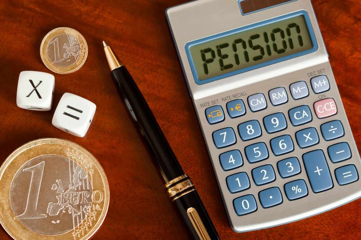 Calcolatrice penna e soldi