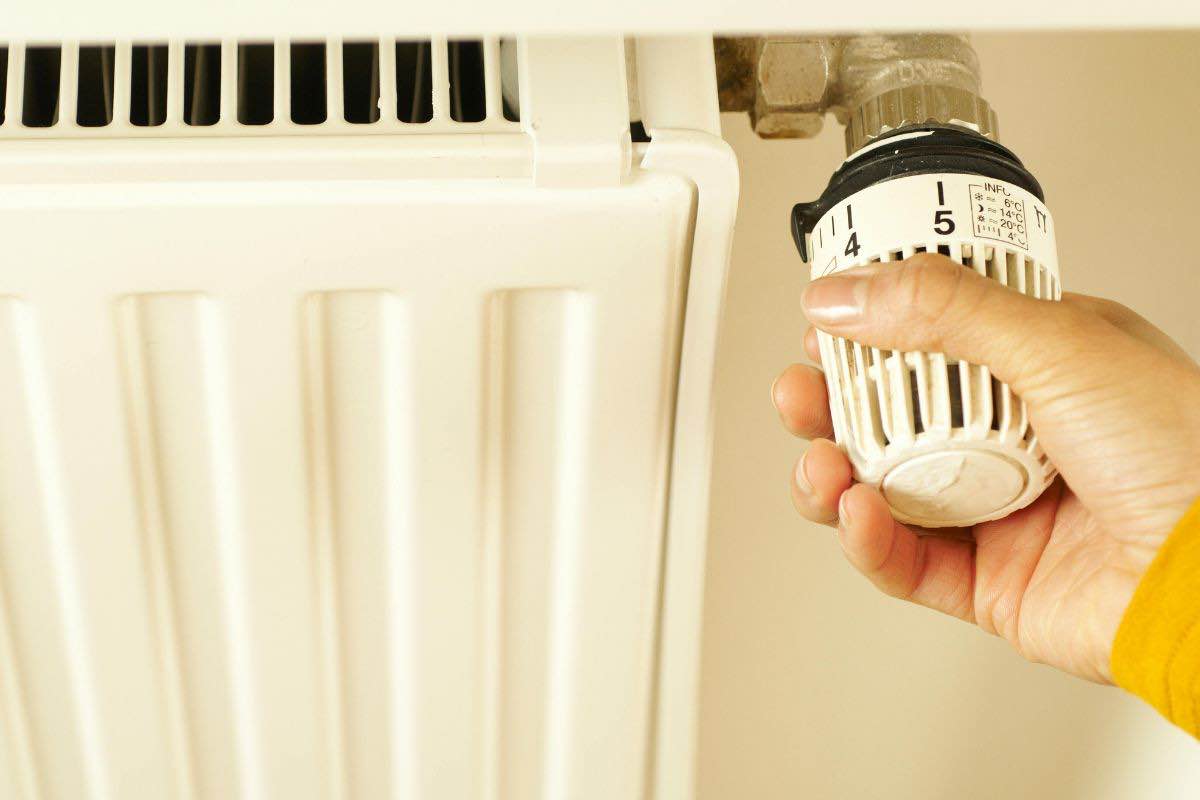 Termosifone con valvola aperta